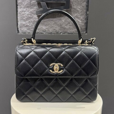 近新品 香奈兒/Chanel Trendy CC 黑金浮雕芯片款 郵差包羊皮