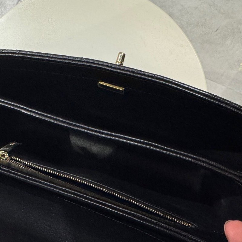 近新品 香奈兒/Chanel Trendy CC 黑金浮雕芯片款 郵差包羊皮-9