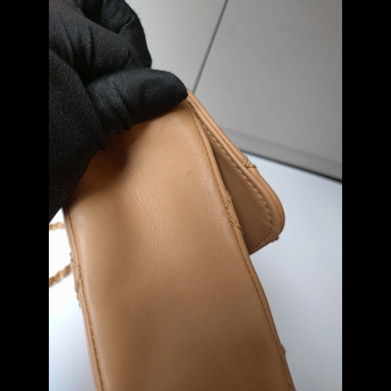 Chanel 金鍊粗線菱格奶茶色皮口蓋包-5