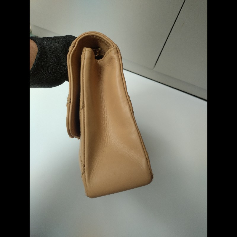 Chanel 金鍊粗線菱格奶茶色皮口蓋包-6