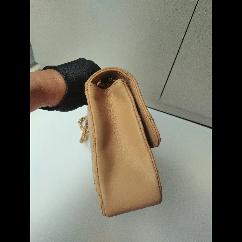 Chanel 金鍊粗線菱格奶茶色皮口蓋包-7