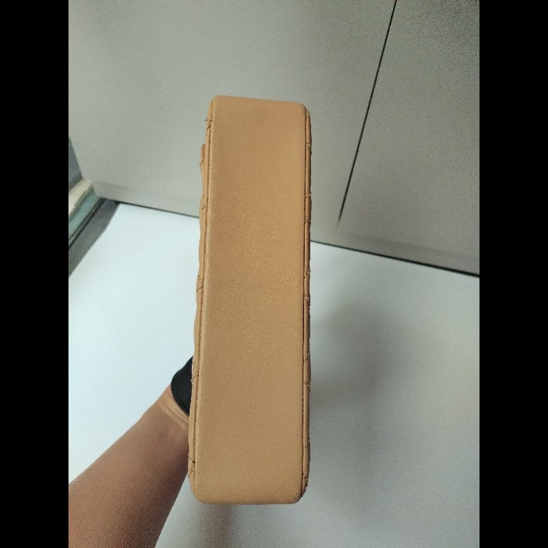 Chanel 金鍊粗線菱格奶茶色皮口蓋包-8