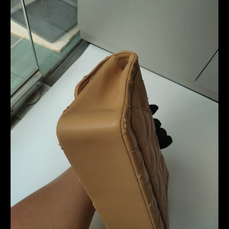 Chanel 金鍊粗線菱格奶茶色皮口蓋包-11