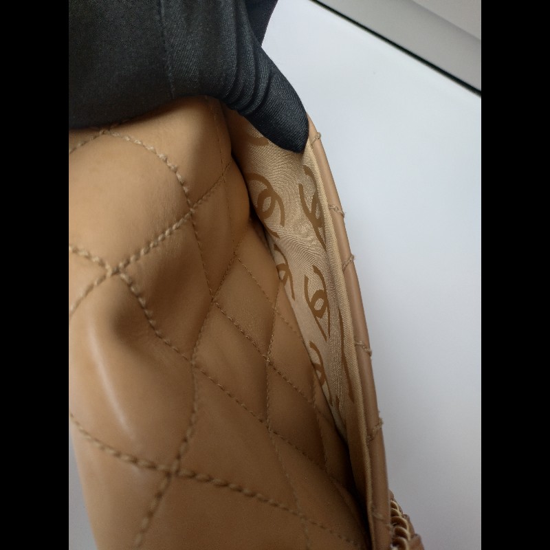 Chanel 金鍊粗線菱格奶茶色皮口蓋包-17