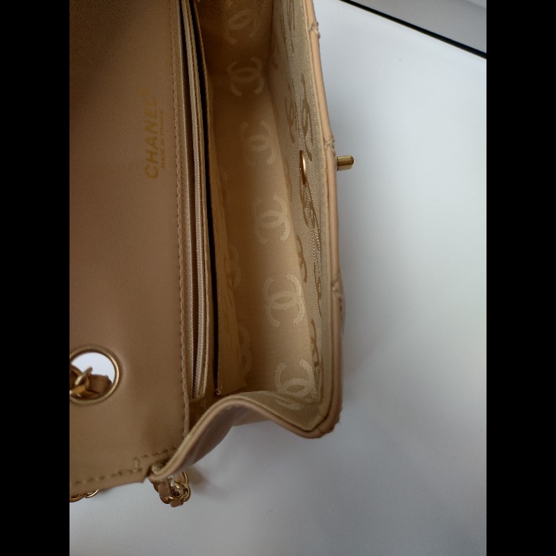 Chanel 金鍊粗線菱格奶茶色皮口蓋包-18