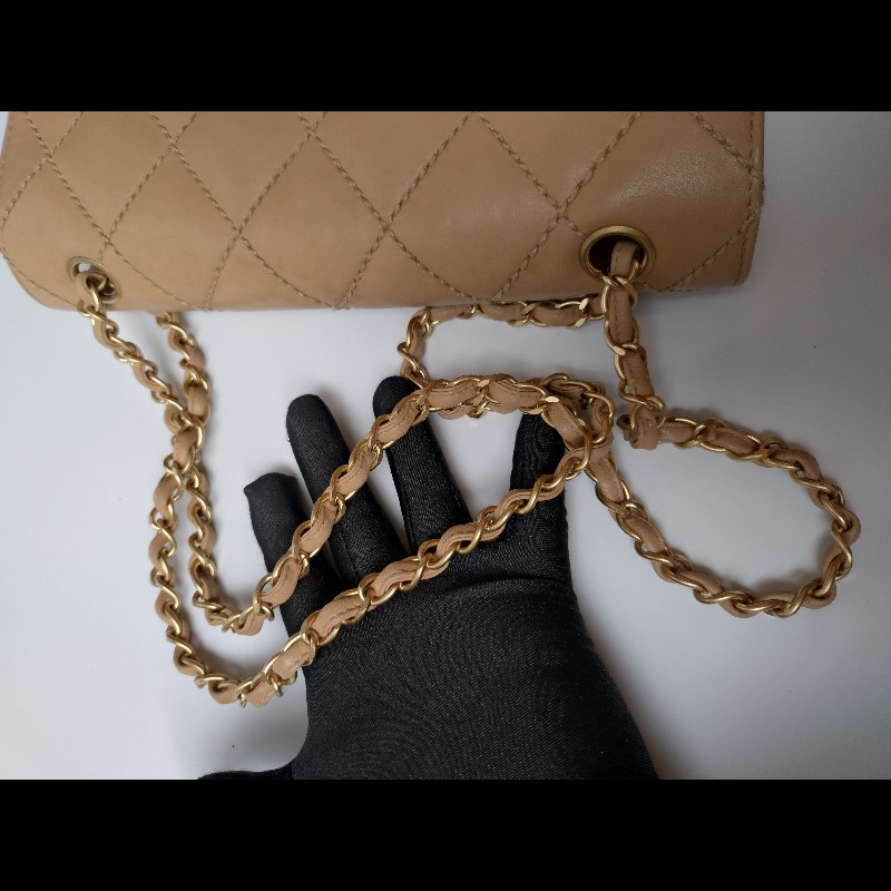 Chanel 金鍊粗線菱格奶茶色皮口蓋包-27