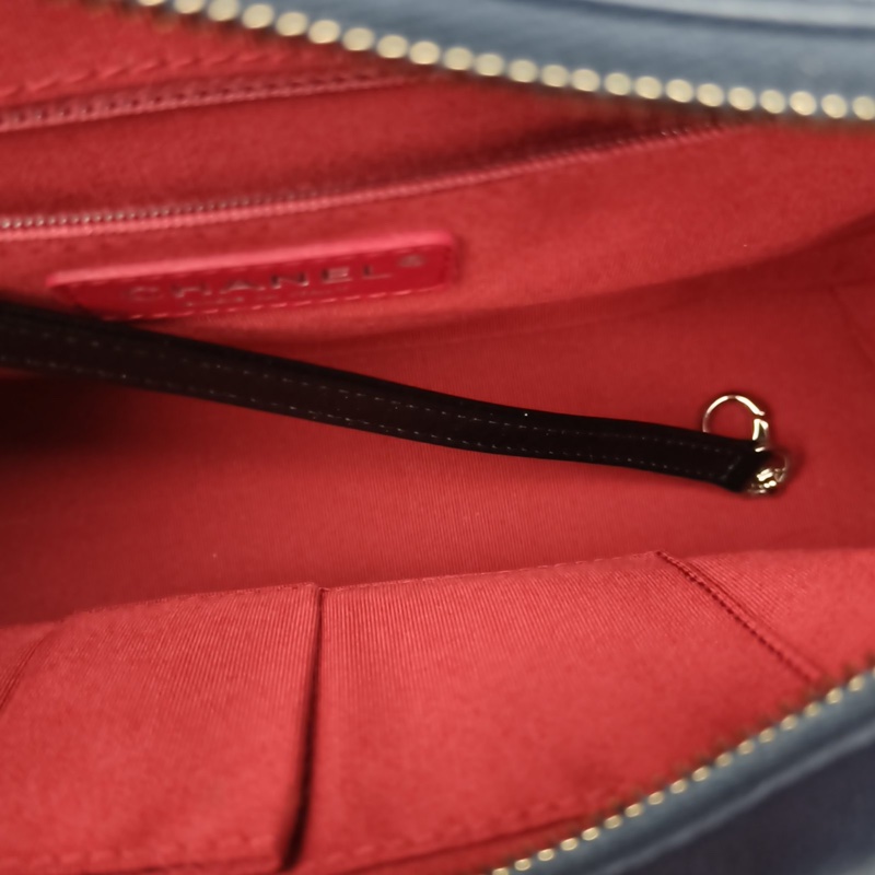 CHANEL GABRIELLE流浪新中號墨藍色牛皮30開金銀扣-5