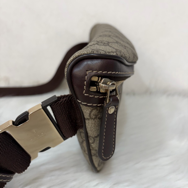 GUCCI 233269 咖皮 防水 PVC 銀釦 胸口包 腰包-2