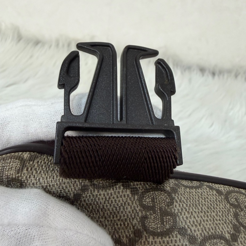 GUCCI 233269 咖皮 防水 PVC 銀釦 胸口包 腰包-26