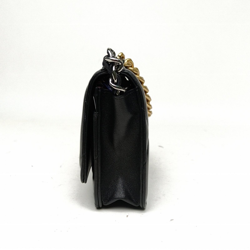 CHANEL 19BAG吸扣WOC19cm黑色羊皮晶片開金銀扣-1