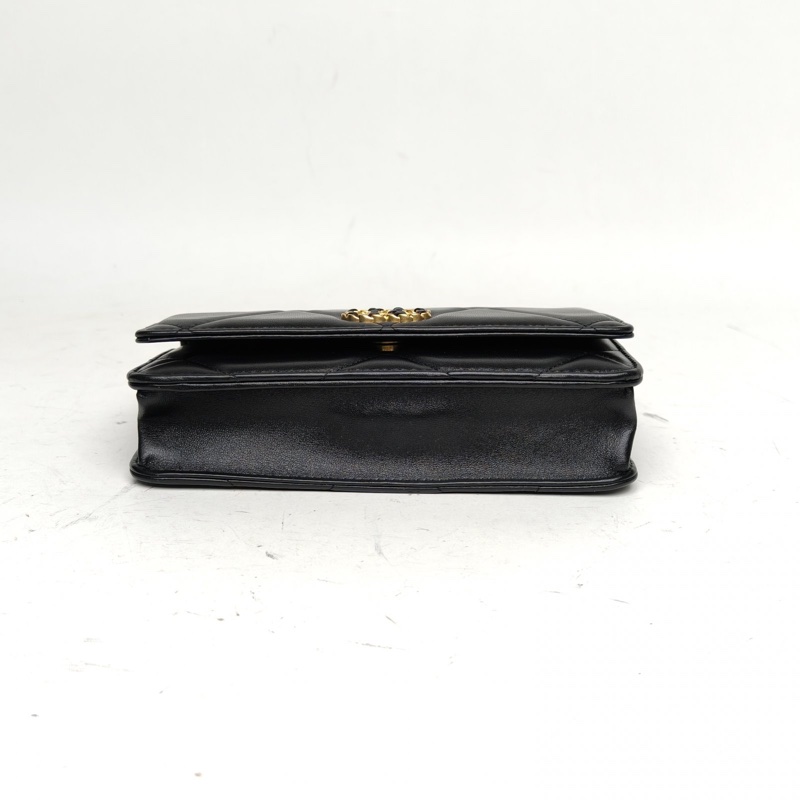 CHANEL 19BAG吸扣WOC19cm黑色羊皮晶片開金銀扣-3