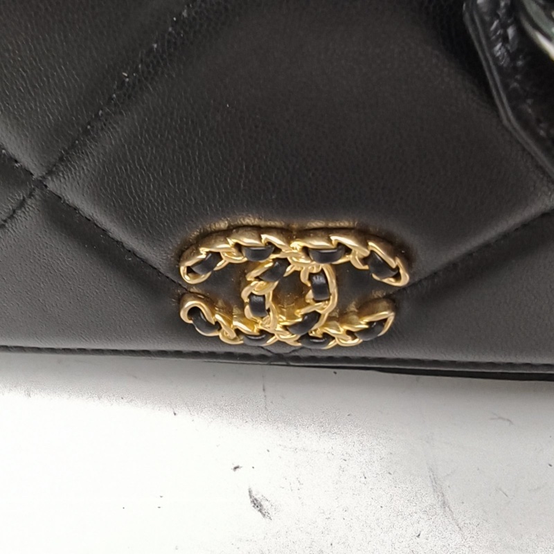 CHANEL 19BAG吸扣WOC19cm黑色羊皮晶片開金銀扣-4
