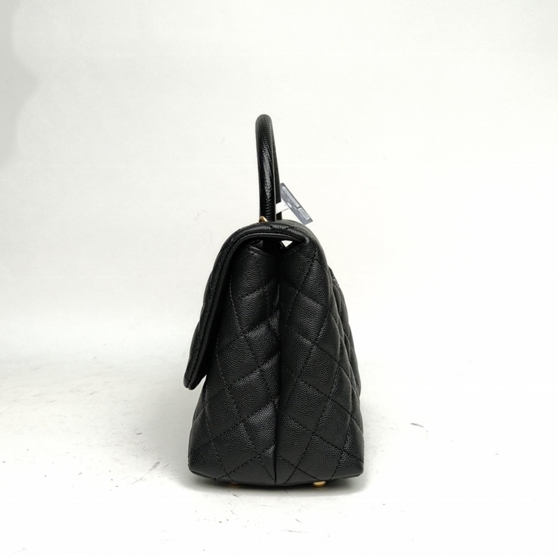 CHANEL CocoHandle中號黑色荔枝牛皮27開金扣-1