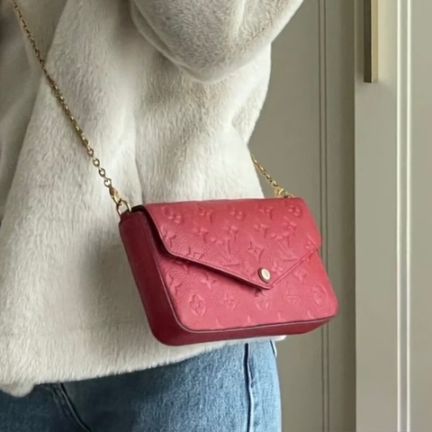 LV❤️紅牛皮壓紋Pochette Felicie鏈包M64065