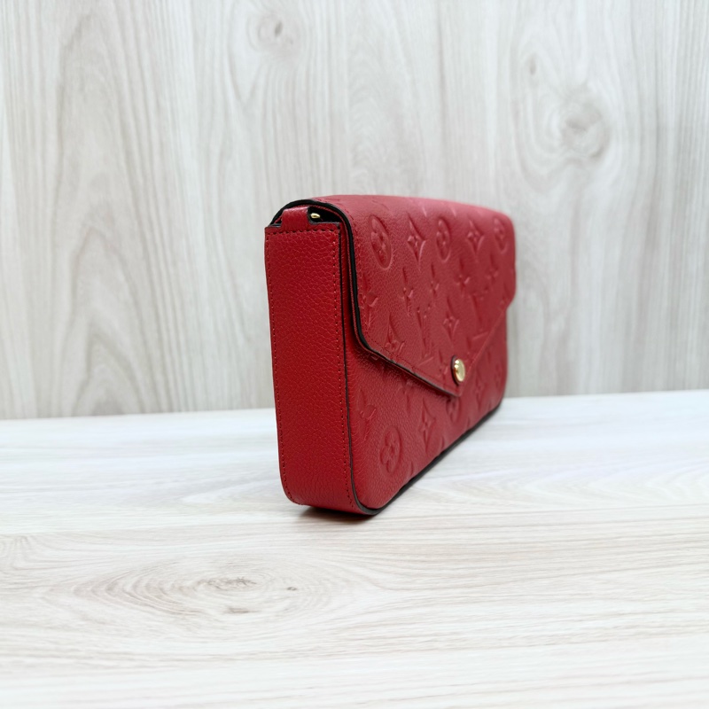 LV❤️紅牛皮壓紋Pochette Felicie鏈包M64065-4