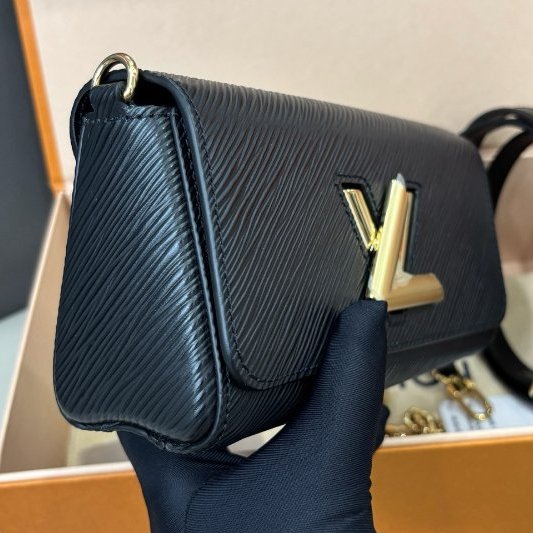 近新品 路易威登/Louis Vuitton 新款橫版Twist West P ochette黑金水波紋 芯片款-2