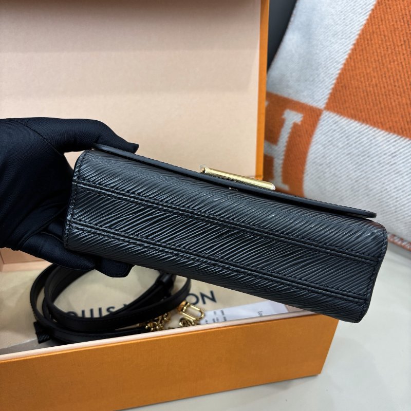 近新品 路易威登/Louis Vuitton 新款橫版Twist West P ochette黑金水波紋 芯片款-7