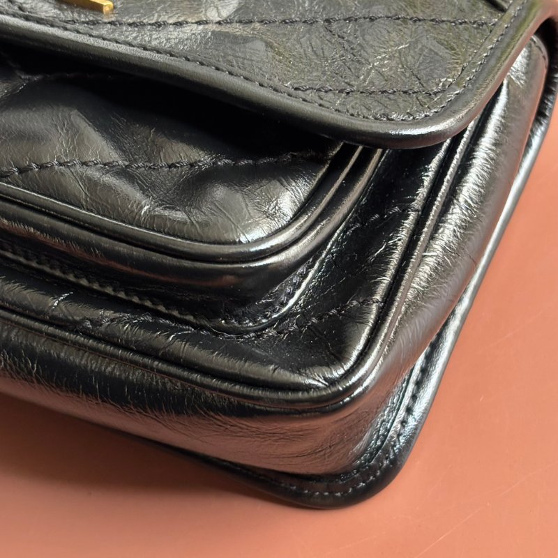 ::Saint Laurent:: YSL 聖羅蘭 皮革黑LOGO 金釦鍊揉製小牛皮翻蓋斜背包 NIKI Mini-6