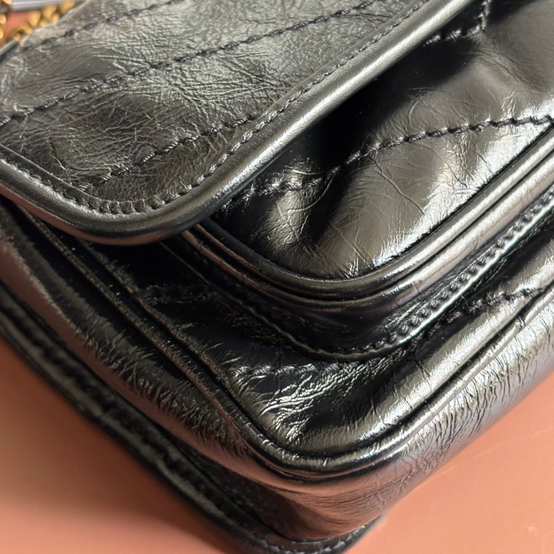 ::Saint Laurent:: YSL 聖羅蘭 皮革黑LOGO 金釦鍊揉製小牛皮翻蓋斜背包 NIKI Mini-7