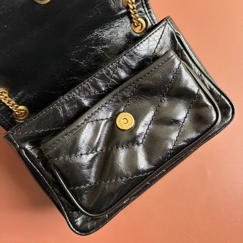 ::Saint Laurent:: YSL 聖羅蘭 皮革黑LOGO 金釦鍊揉製小牛皮翻蓋斜背包 NIKI Mini-11
