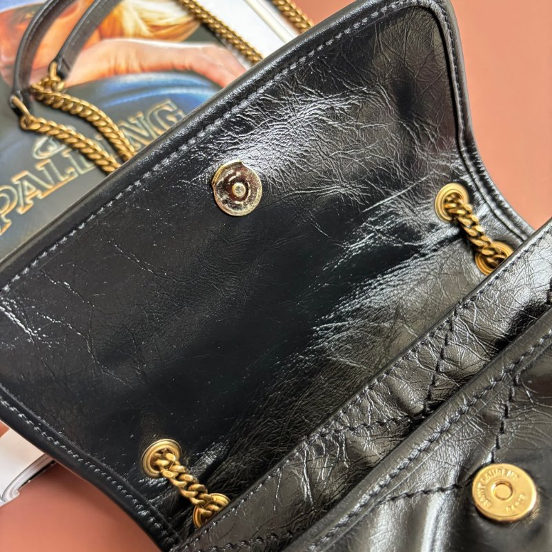::Saint Laurent:: YSL 聖羅蘭 皮革黑LOGO 金釦鍊揉製小牛皮翻蓋斜背包 NIKI Mini-12