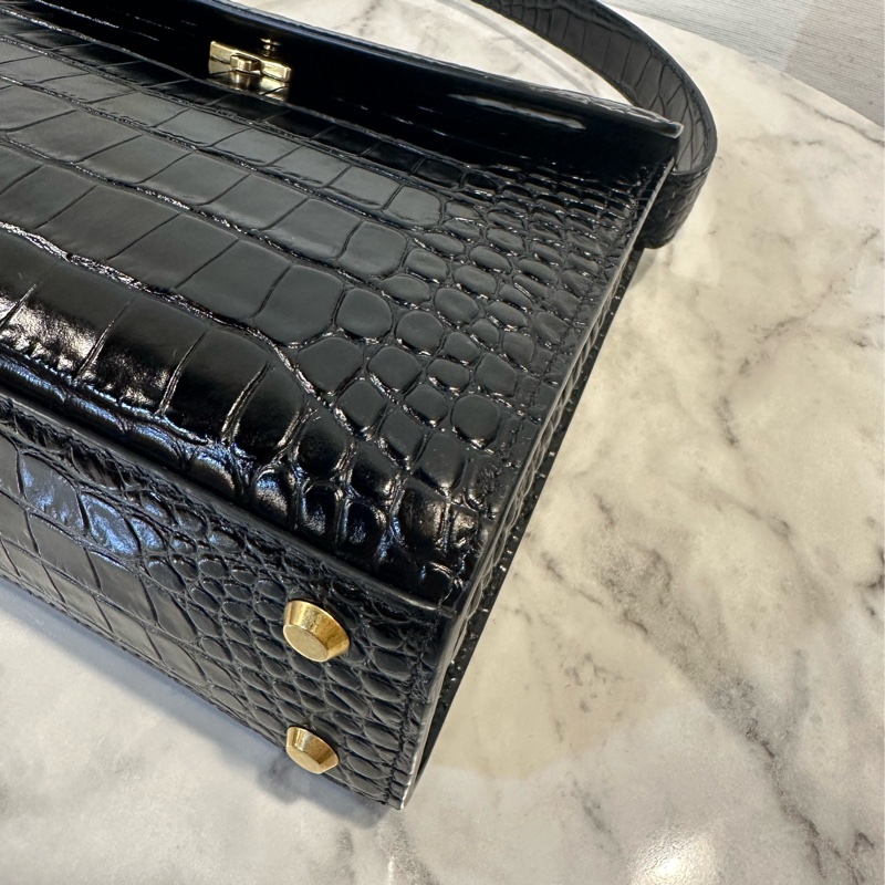 Balenciaga 黑牛皮鱷魚壓紋霧金釦下蓋肩背包-6