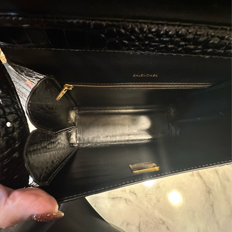 Balenciaga 黑牛皮鱷魚壓紋霧金釦下蓋肩背包-9