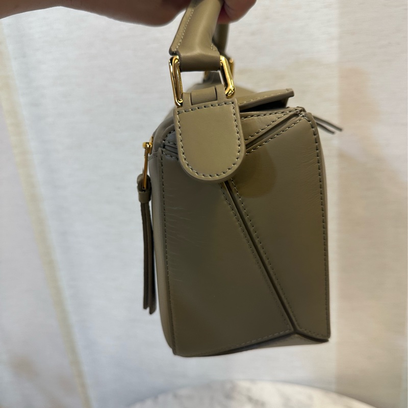Loewe 灰綠色牛皮金釦小號Puzzle手提肩斜背包-2