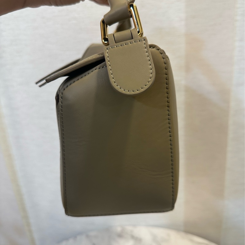 Loewe 灰綠色牛皮金釦小號Puzzle手提肩斜背包-3