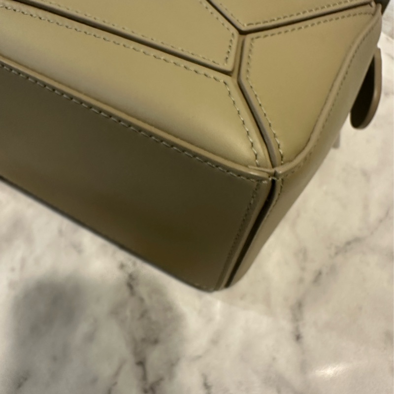 Loewe 灰綠色牛皮金釦小號Puzzle手提肩斜背包-5