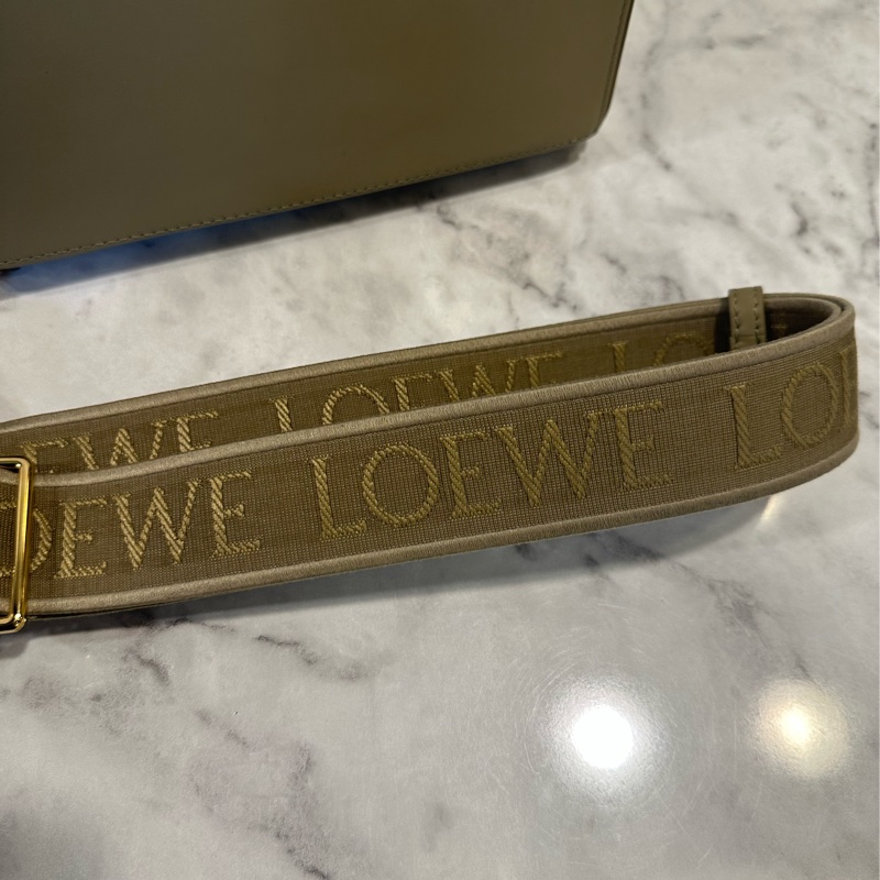 Loewe 灰綠色牛皮金釦小號Puzzle手提肩斜背包-9