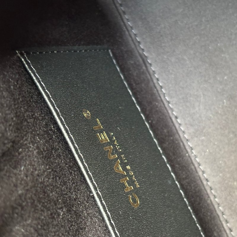 ::CHANEL:: 25 迷你包 AS5631 黑荔枝金釦25包 MINI HOBO 無附屬品 2025/26 Cruise-18