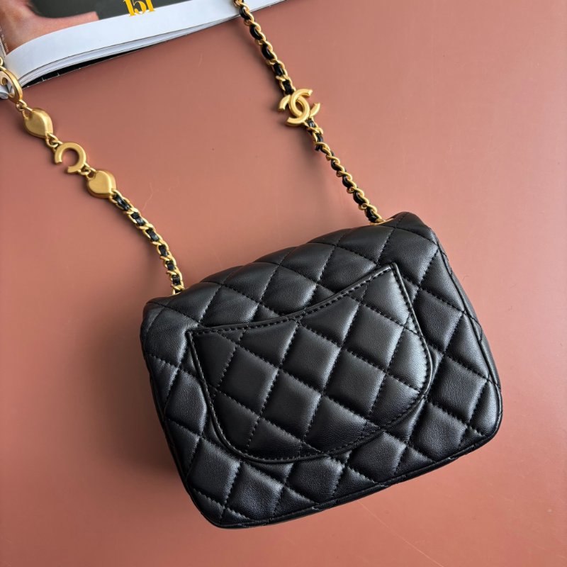 COCO17 方胖 ::CHANEL:: AS3490 新款經典菱格紋小羊皮琺瑯&愛心鏈帶翻蓋斜背包(黑色)-1