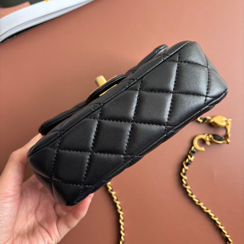 COCO17 方胖 ::CHANEL:: AS3490 新款經典菱格紋小羊皮琺瑯&愛心鏈帶翻蓋斜背包(黑色)-2