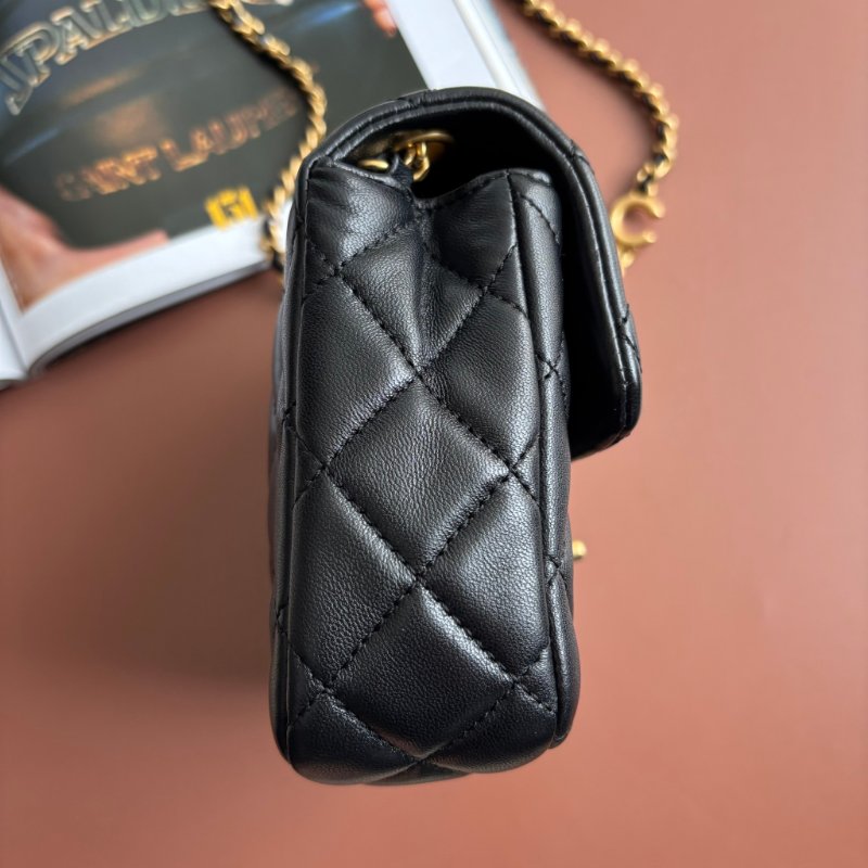 COCO17 方胖 ::CHANEL:: AS3490 新款經典菱格紋小羊皮琺瑯&愛心鏈帶翻蓋斜背包(黑色)-3