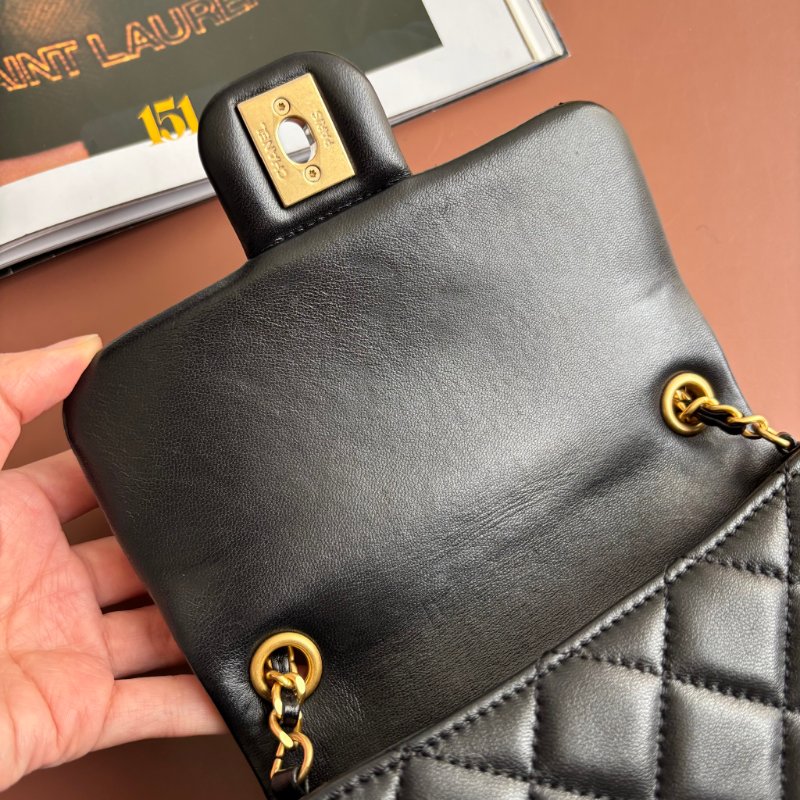 COCO17 方胖 ::CHANEL:: AS3490 新款經典菱格紋小羊皮琺瑯&愛心鏈帶翻蓋斜背包(黑色)-7