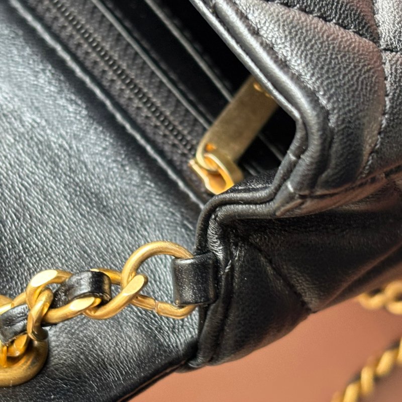 COCO17 方胖 ::CHANEL:: AS3490 新款經典菱格紋小羊皮琺瑯&愛心鏈帶翻蓋斜背包(黑色)-12