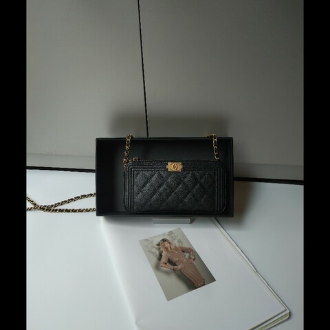 Chanel 金鍊黑荔枝皮Boy系列雙拉鍊小斜背包