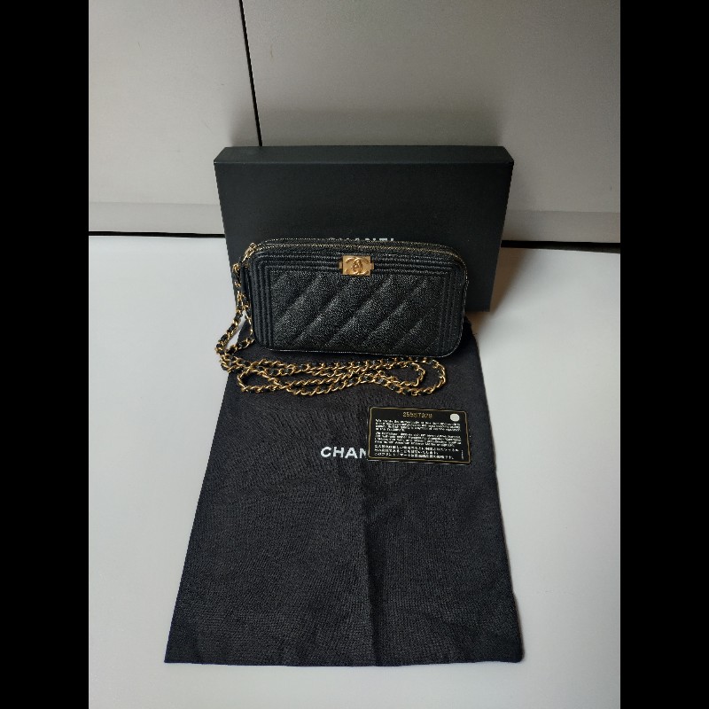 Chanel 金鍊黑荔枝皮Boy系列雙拉鍊小斜背包-2