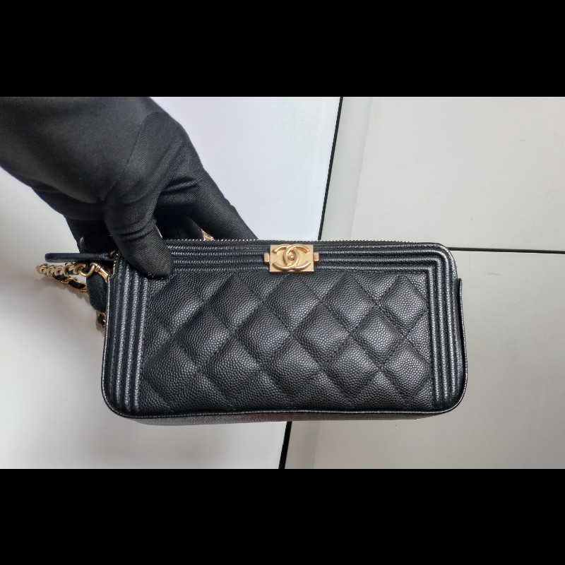 Chanel 金鍊黑荔枝皮Boy系列雙拉鍊小斜背包-5