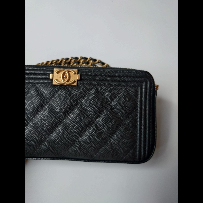 Chanel 金鍊黑荔枝皮Boy系列雙拉鍊小斜背包-6