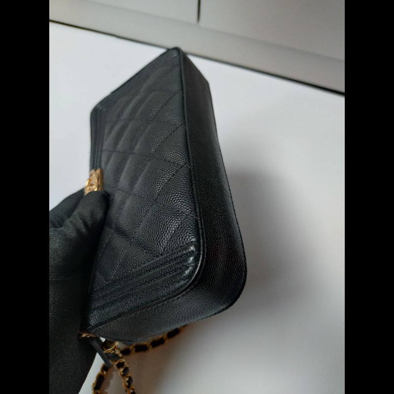 Chanel 金鍊黑荔枝皮Boy系列雙拉鍊小斜背包-9