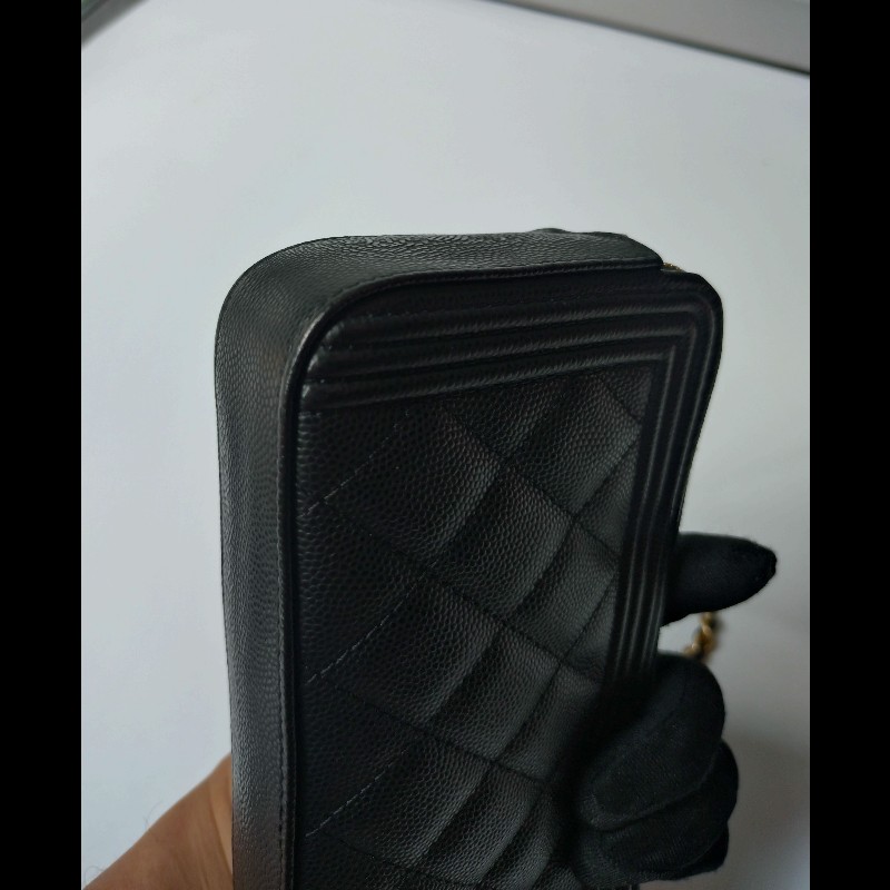 Chanel 金鍊黑荔枝皮Boy系列雙拉鍊小斜背包-10