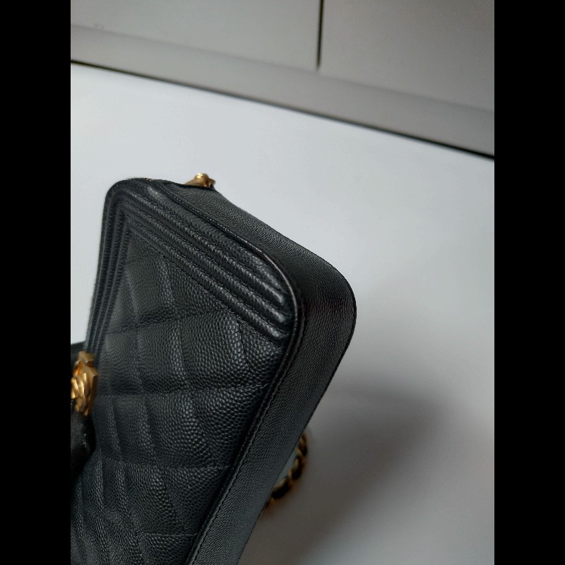 Chanel 金鍊黑荔枝皮Boy系列雙拉鍊小斜背包-12