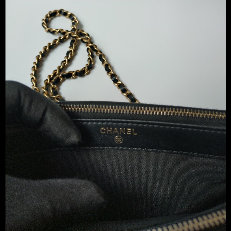 Chanel 金鍊黑荔枝皮Boy系列雙拉鍊小斜背包-14