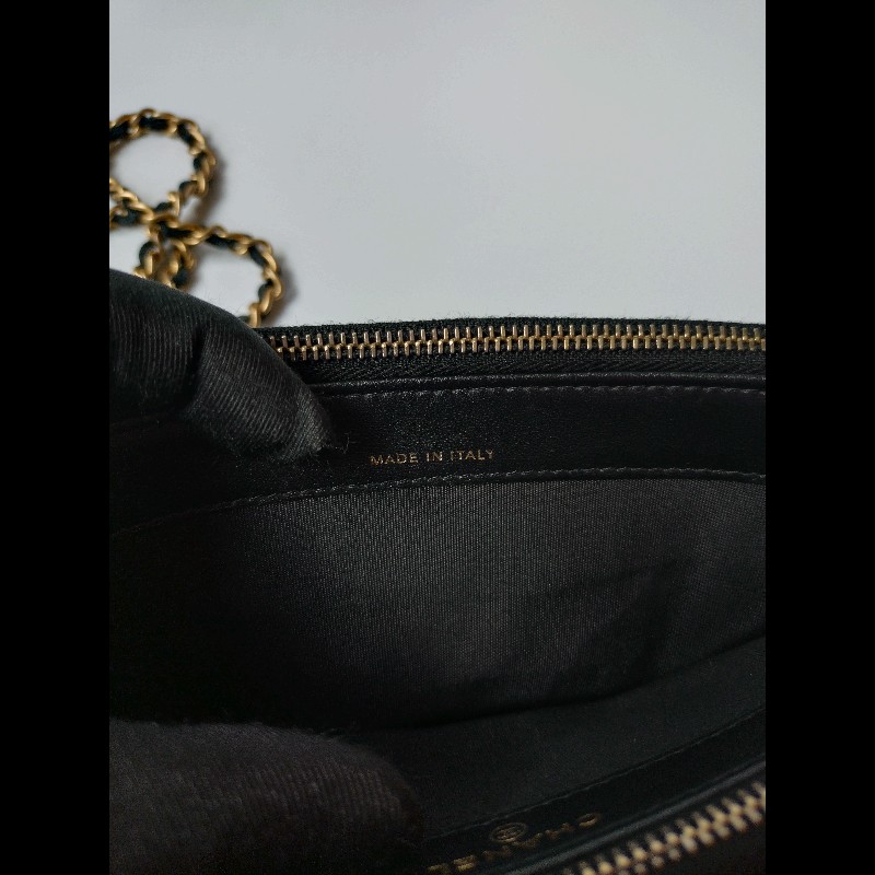 Chanel 金鍊黑荔枝皮Boy系列雙拉鍊小斜背包-19