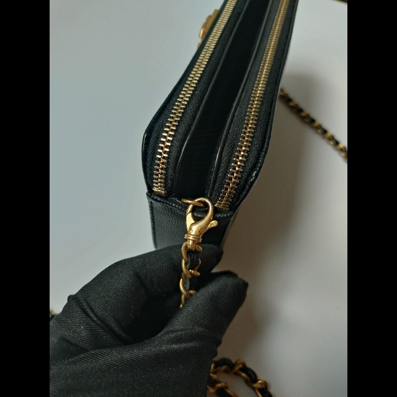 Chanel 金鍊黑荔枝皮Boy系列雙拉鍊小斜背包-22