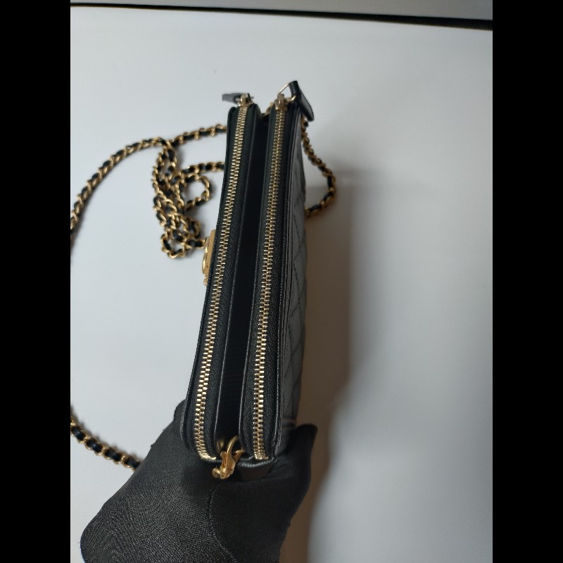 Chanel 金鍊黑荔枝皮Boy系列雙拉鍊小斜背包-23