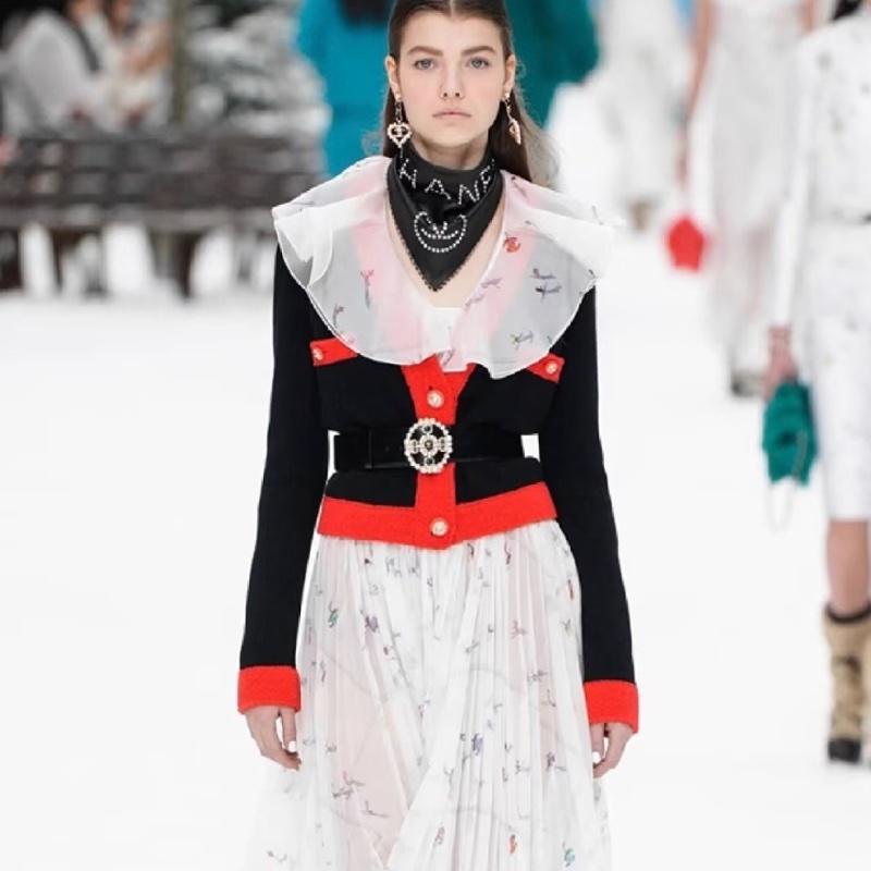 CHANEL黑紅撞色針織開衫-1