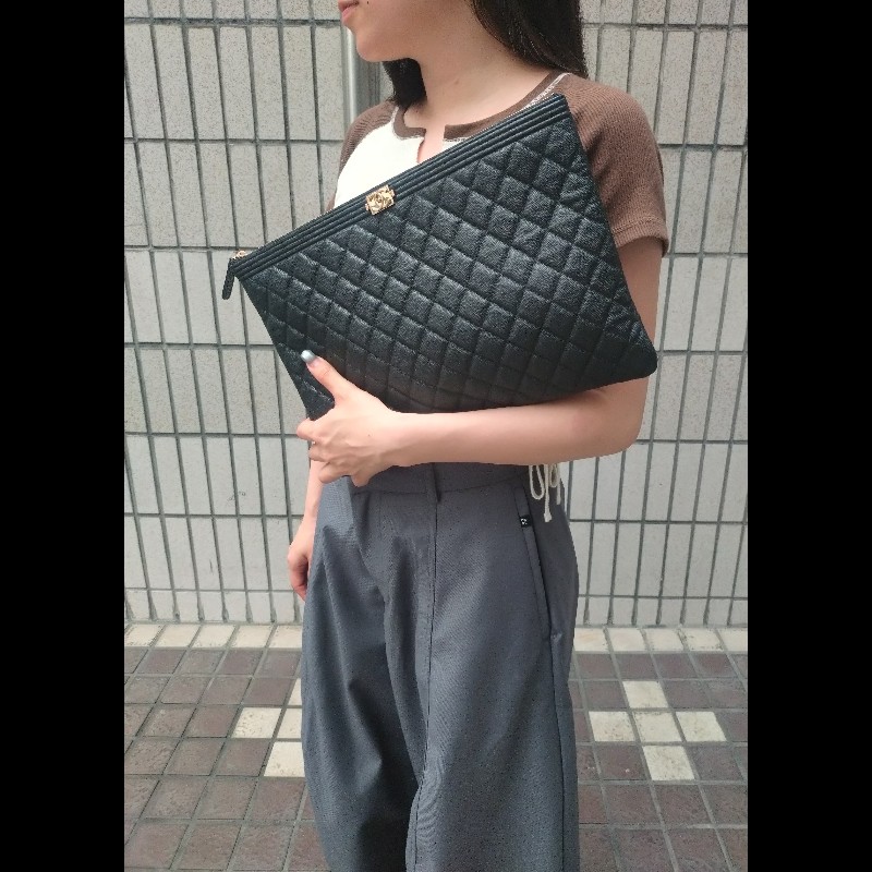 Chanel 黑色荔枝皮Boy 系列大方手拿包-3